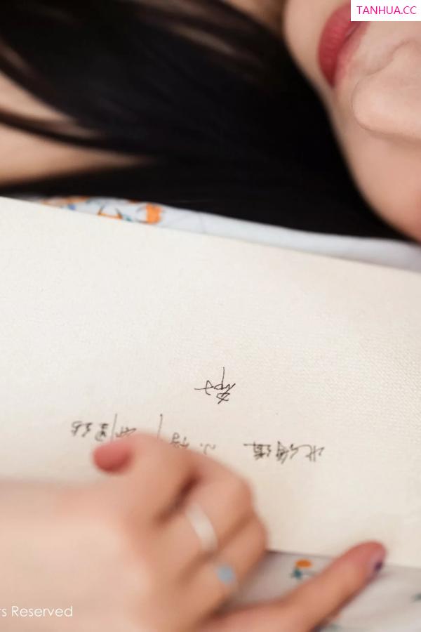   [XiuRen]高清写真图 2025.04.29 No.10215 茂木希子 性感红裙第79张图片